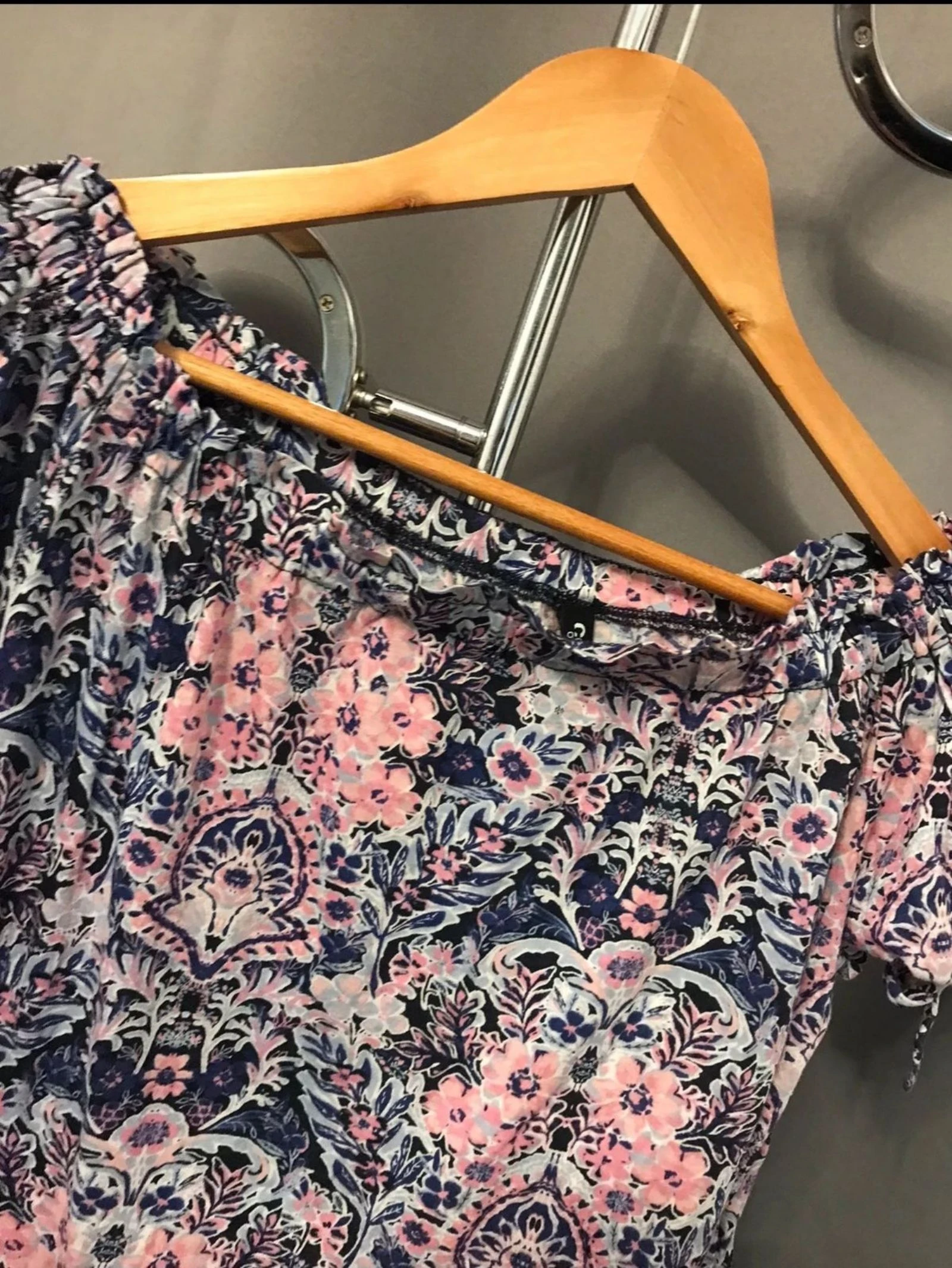 🌸 Blouse fleurie épaules dénudées – Taille M- printemps / été 🌸